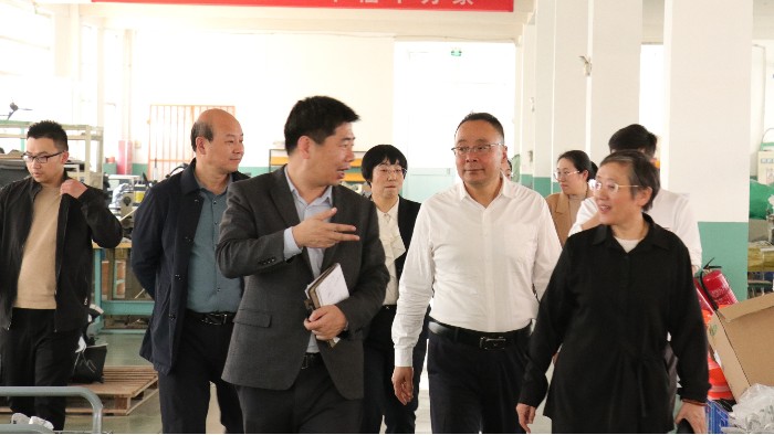 资讯|临沂市商务局党组成员、副局长庄金才一行莅临完美官网首页入口鞋业调研指导
