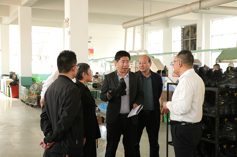 资讯|临沂市商务局党组成员、副局长庄金才一行莅临完美官网首页入口鞋业调研指导