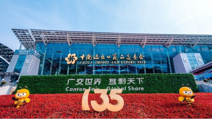 展会进行时|完美官网首页入口鞋业亮相第135届中国进出口商品交易会（广交会）三期，展会现场人气爆棚！