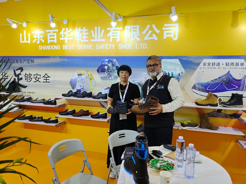 2025摩登中国国际鞋包服饰时尚展现场来了，完美官网首页入口鞋业展位现场人气爆棚！