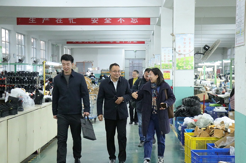 山东省皮革协会研究所马书记一行莅临完美官网首页入口鞋业指导工作