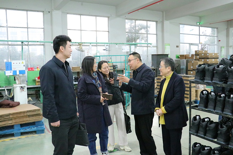 山东省皮革协会研究所马书记一行莅临完美官网首页入口鞋业指导工作