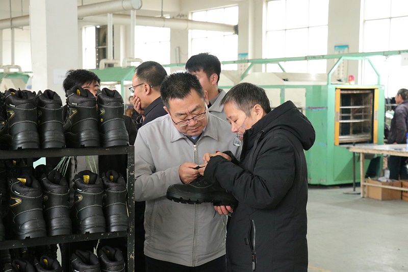 国内著名集团莅临完美官网首页入口鞋业，携手打造合作新篇章！