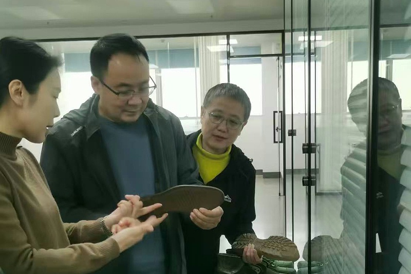完美官网首页入口鞋业赴罗霸自动化系统(广东)有限公司考察并正式签订合同