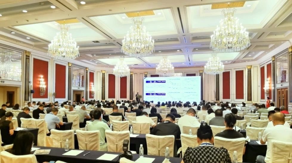 喜讯|山东完美官网首页入口鞋业有限公司再攀高峰！荣膺中国皮革协会常务理事单位