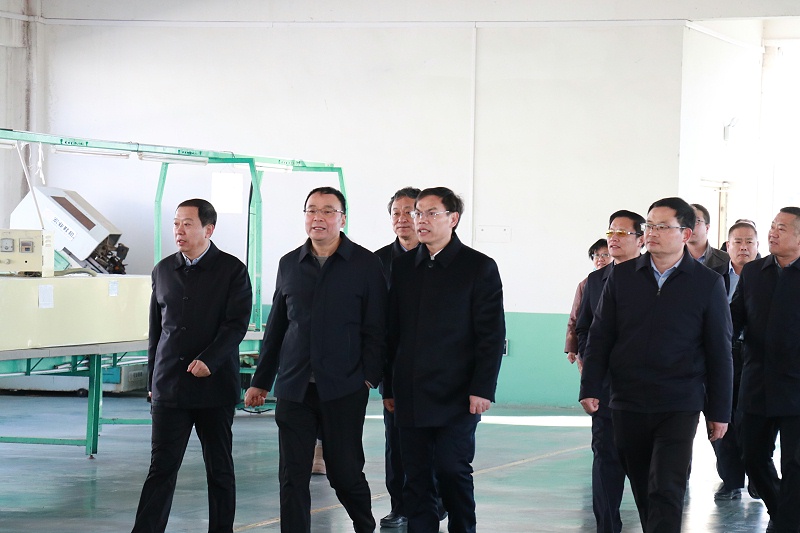 沂南县委书记侯占夫完美官网首页入口鞋业调研指导