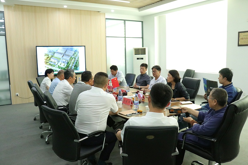 山东省贸促会党组成员、副会长刘晓江一行莅临完美官网首页入口鞋业调研指导