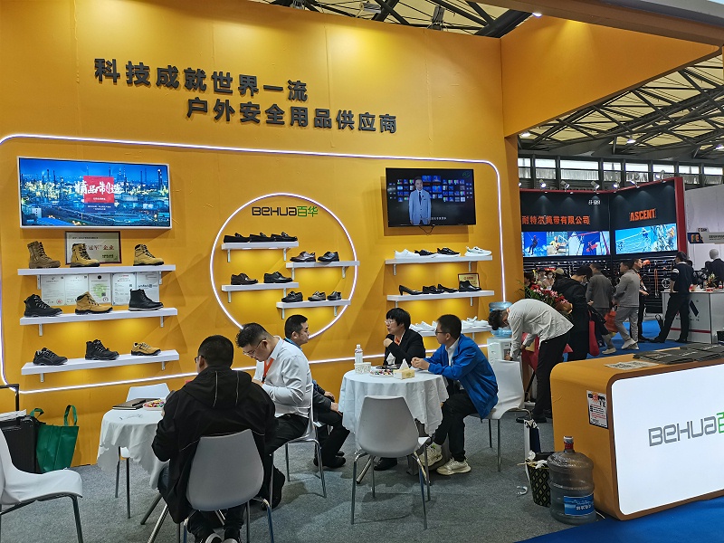 第104届中国劳动保护用品交易会现场来了，看完美官网首页入口气场全开，精彩蓄力！