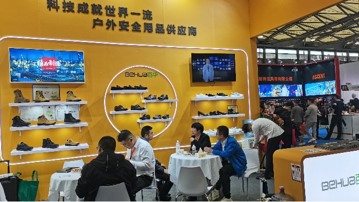 第104届中国劳动保护用品交易会现场来了，看完美官网首页入口气场全开，精彩蓄力！