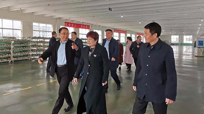 临沂市总工会刘主席莅临山东完美官网首页入口鞋业进行参观指导