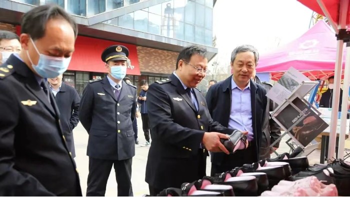 完美官网首页入口鞋业参加沂南县举办纪念3•15国际消费者权益日主题活动