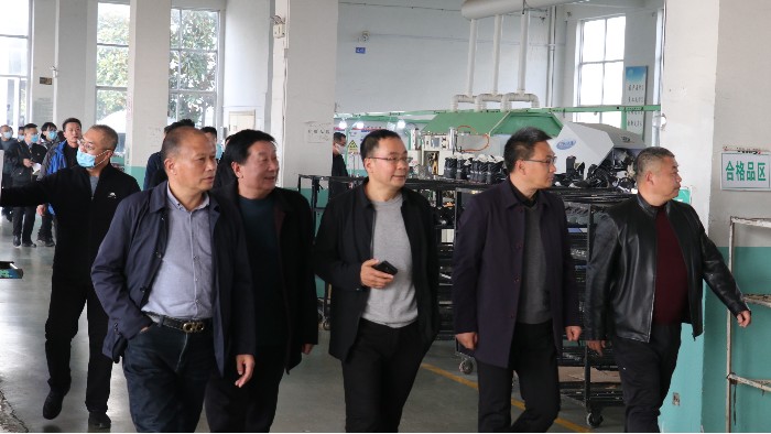 沂南县中小企业发展局领导莅临完美官网首页入口鞋业指导工作
