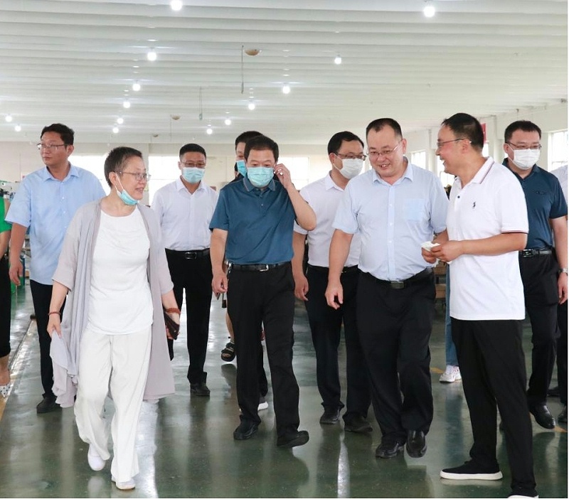 沂南县县长冉凡亚等一行莅临完美官网首页入口鞋业