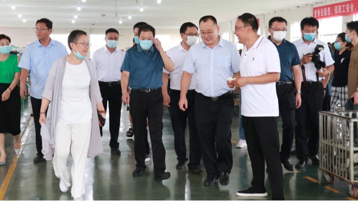 沂南县县长冉凡亚率队莅临完美官网首页入口鞋业考察指导